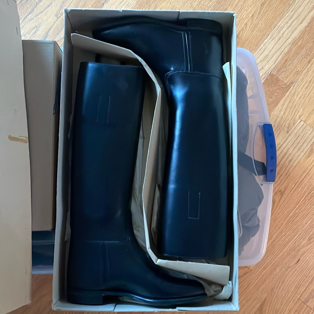 Tall equestrian boots